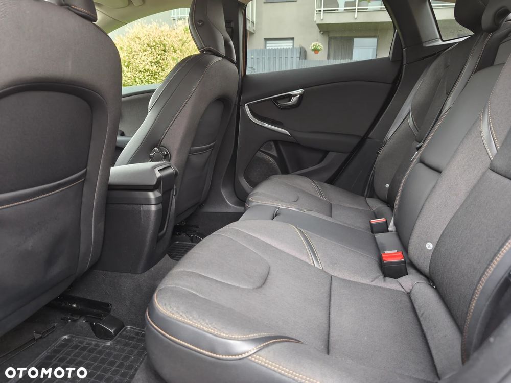 Volvo V40 Cross Country D3 Momentum - 17