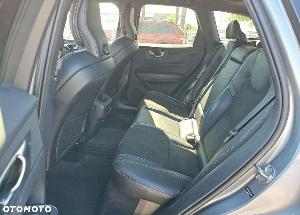 Volvo XC 60 T5 AWD R-Design - 10