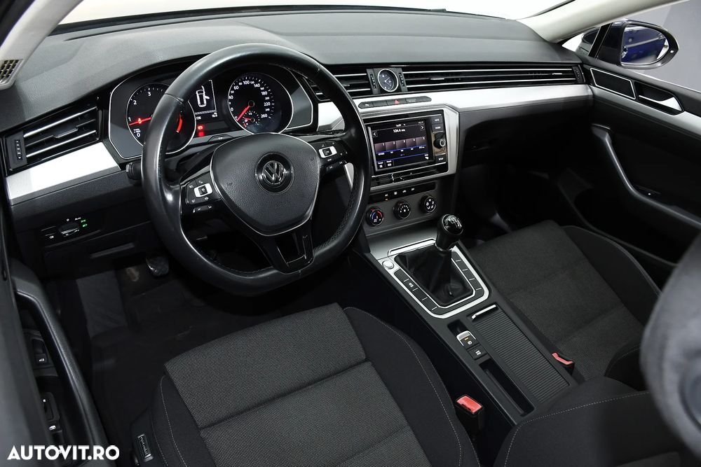 Volkswagen Passat - 13
