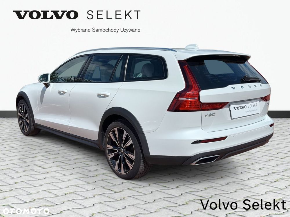 Volvo V60 Cross Country - 8