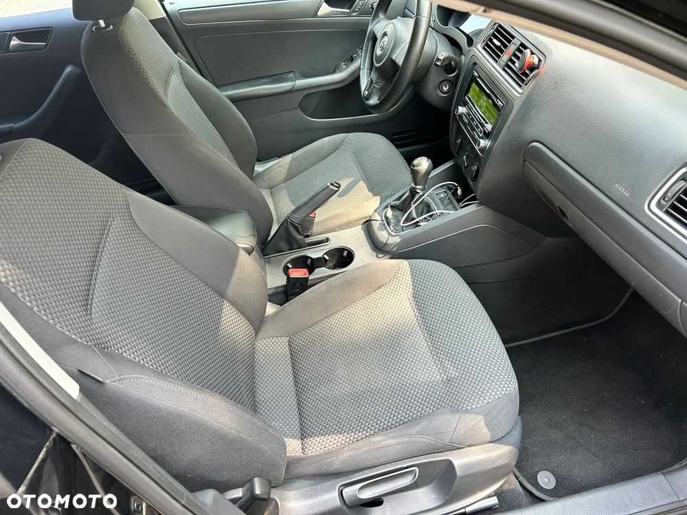 Volkswagen Jetta - 5