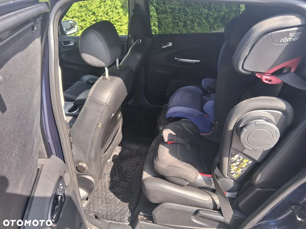 Ford S-Max - 13