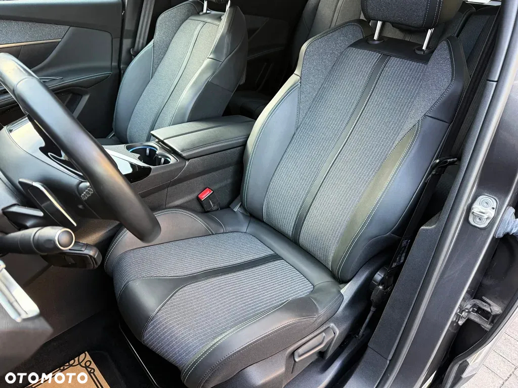 Peugeot 5008 BlueHDI 130 EAT8 Allure Pack - 32