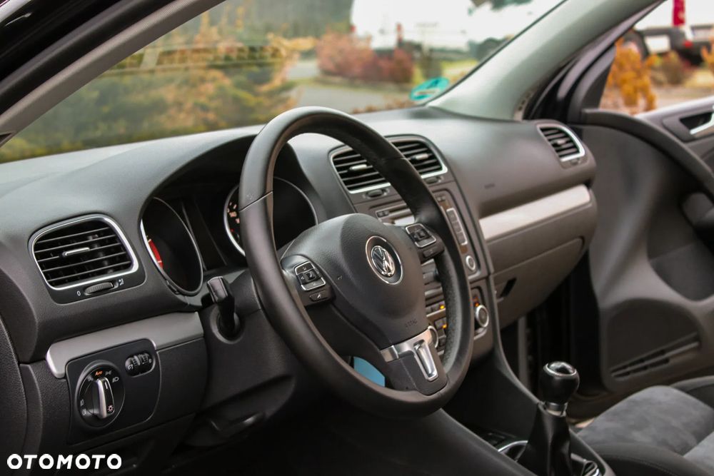 Volkswagen Golf - 33