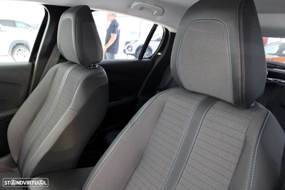 Peugeot e-208 Allure - 12