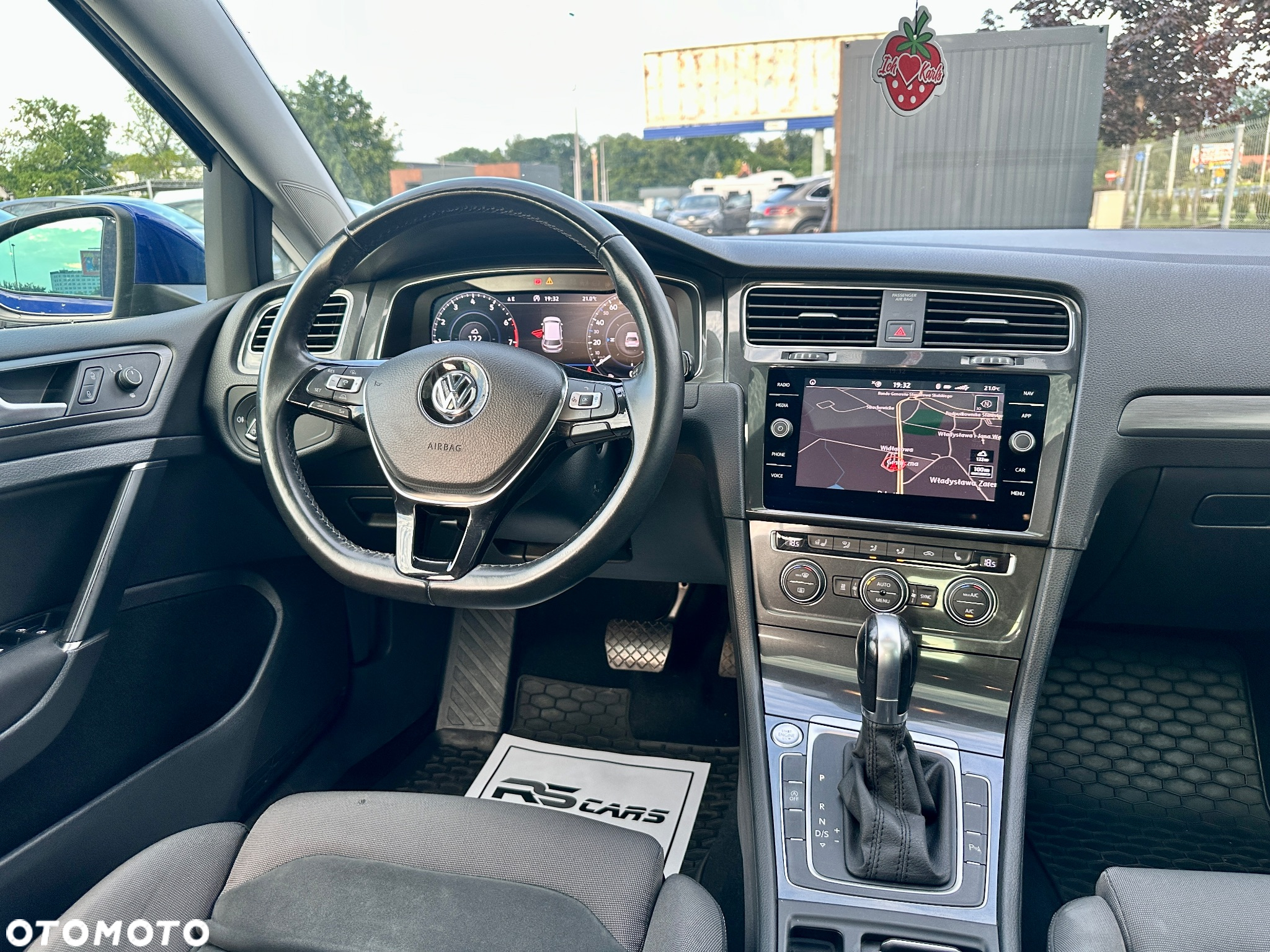 Volkswagen Golf - 34