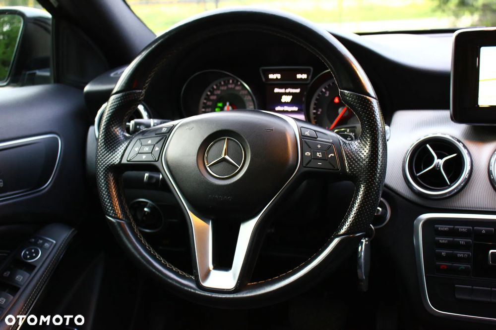 Mercedes-Benz GLA 200 (CDI) d 7G-DCT AMG Line - 38