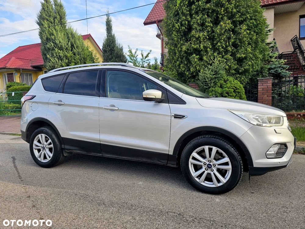 Ford Kuga 2.0 TDCi 2x4 Titanium - 4