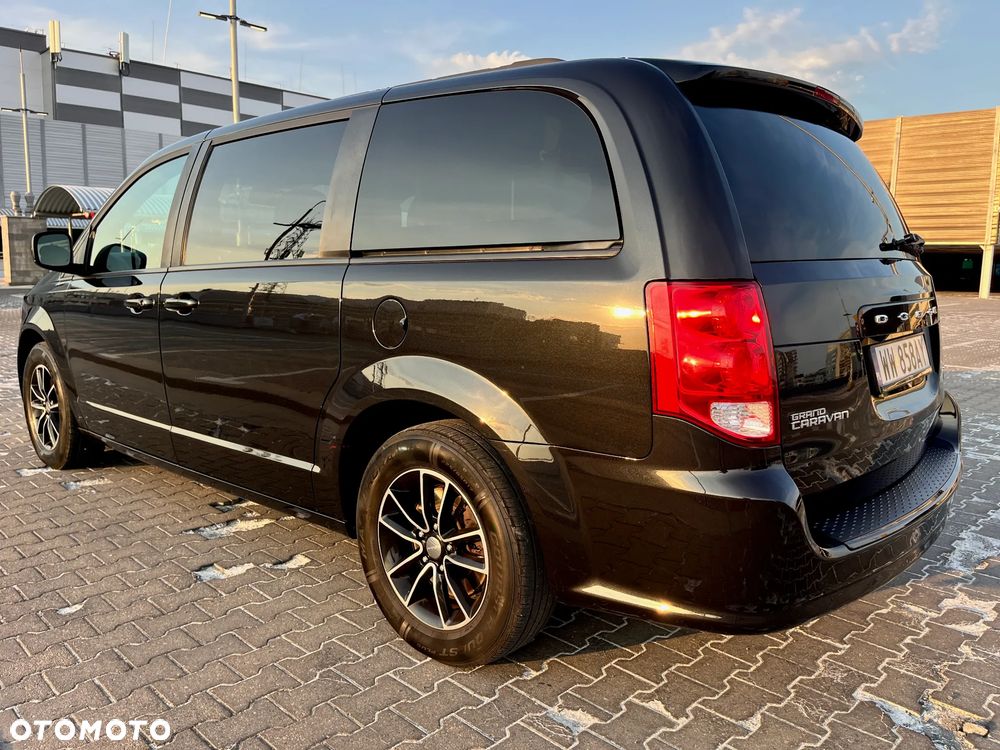 Dodge Grand Caravan - 10