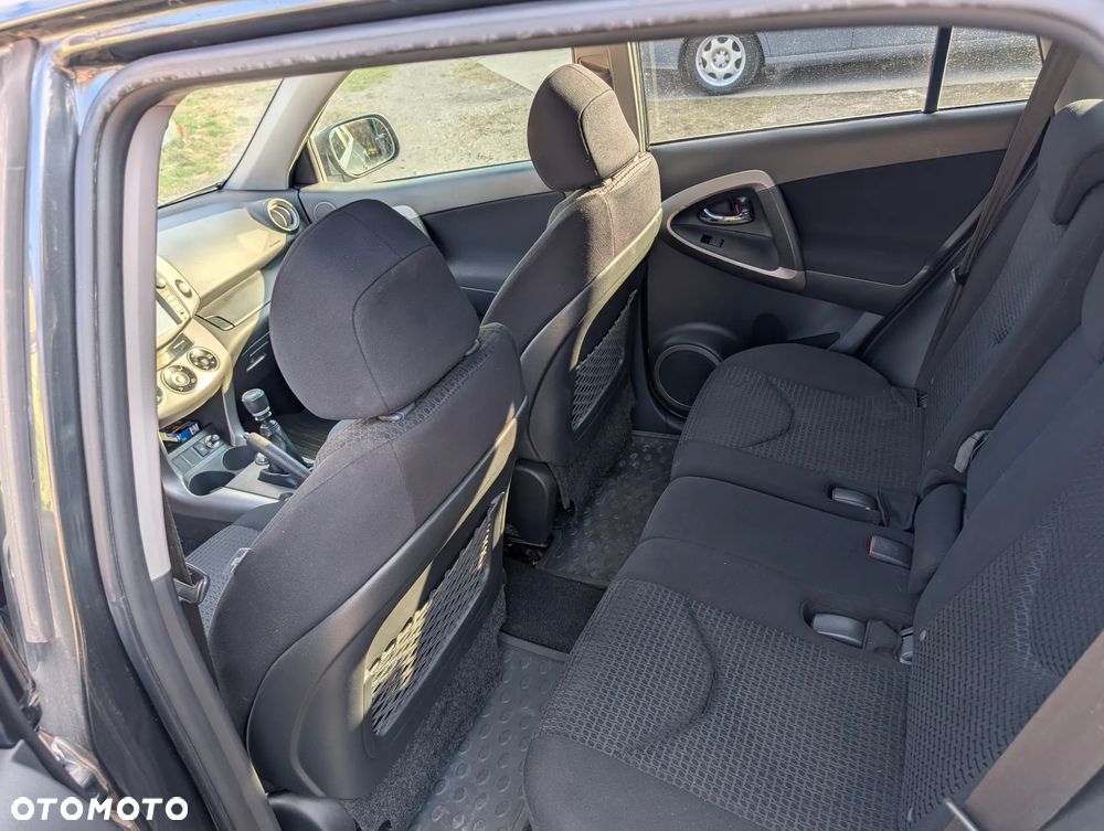 Toyota RAV4 - 8