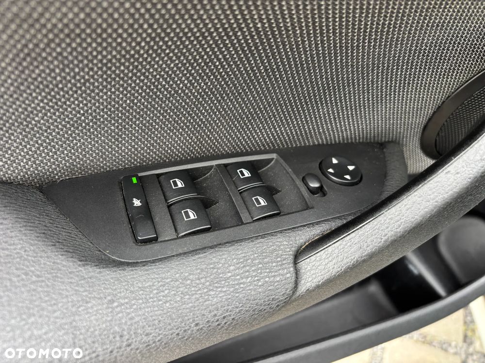 BMW X1 sDrive18d xLine - 29