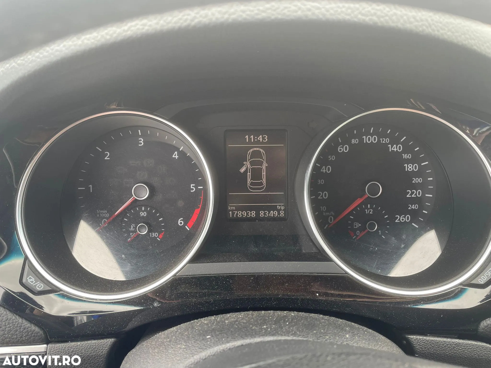 Volkswagen Jetta 2.0 TDI Highline - 8