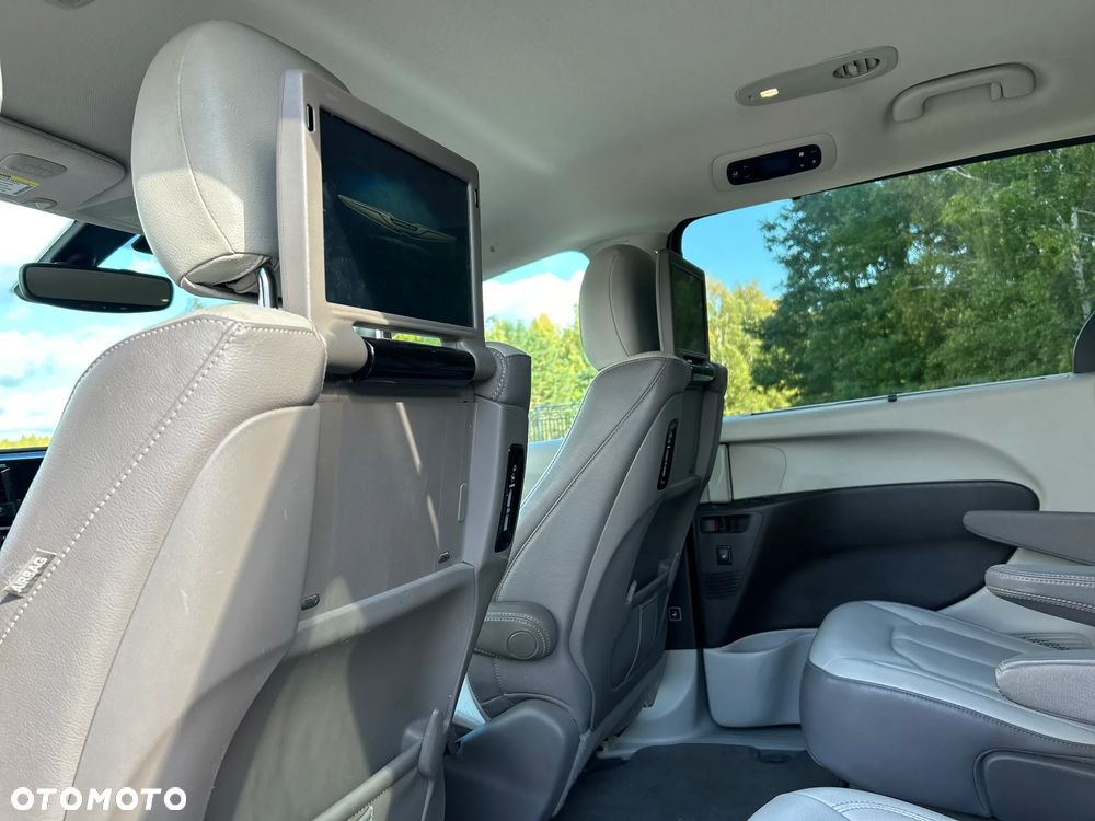 Chrysler Pacifica - 31