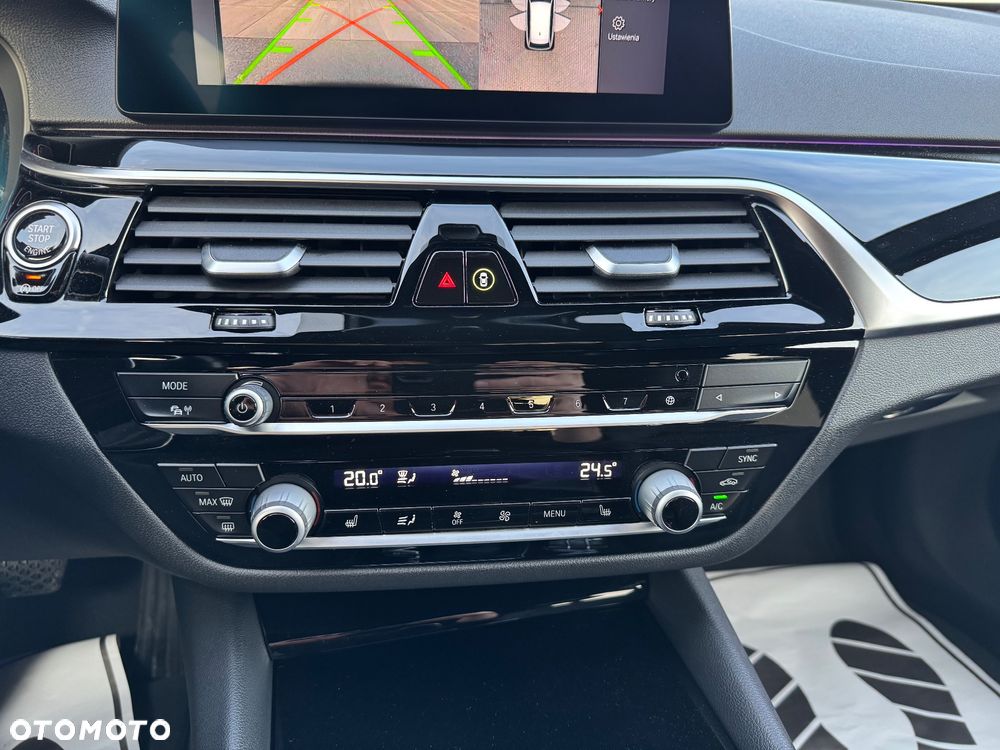 BMW Seria 5 518d Sport Line sport - 34