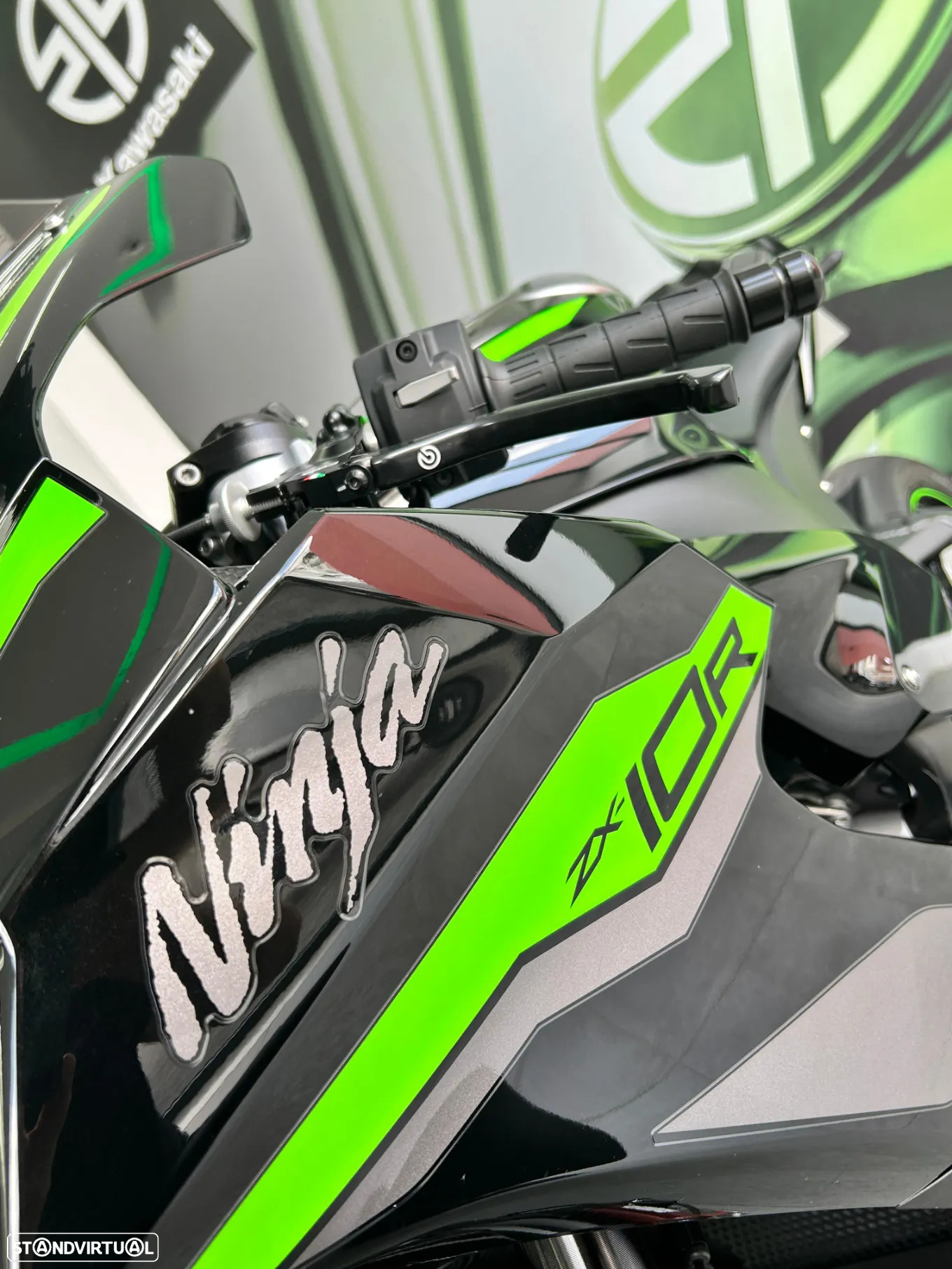 Kawasaki Ninja ZX-R - 4