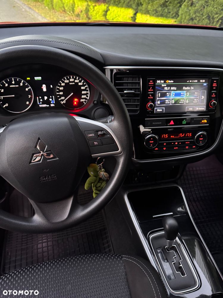Mitsubishi Outlander - 12