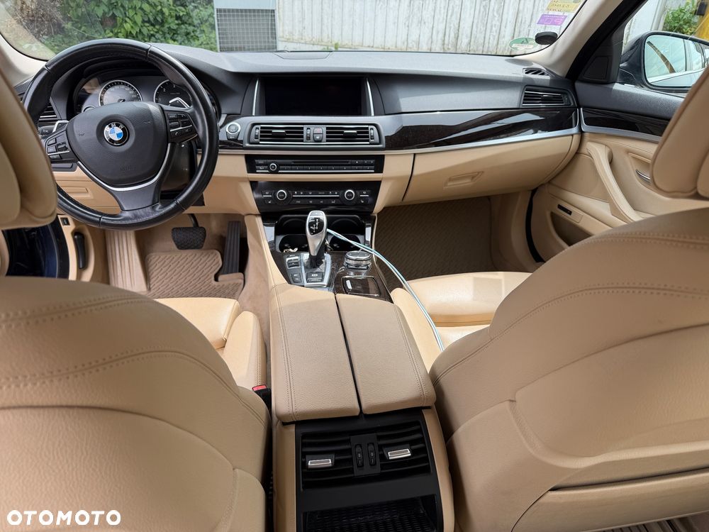 BMW Seria 5 530d xDrive Luxury Line - 7