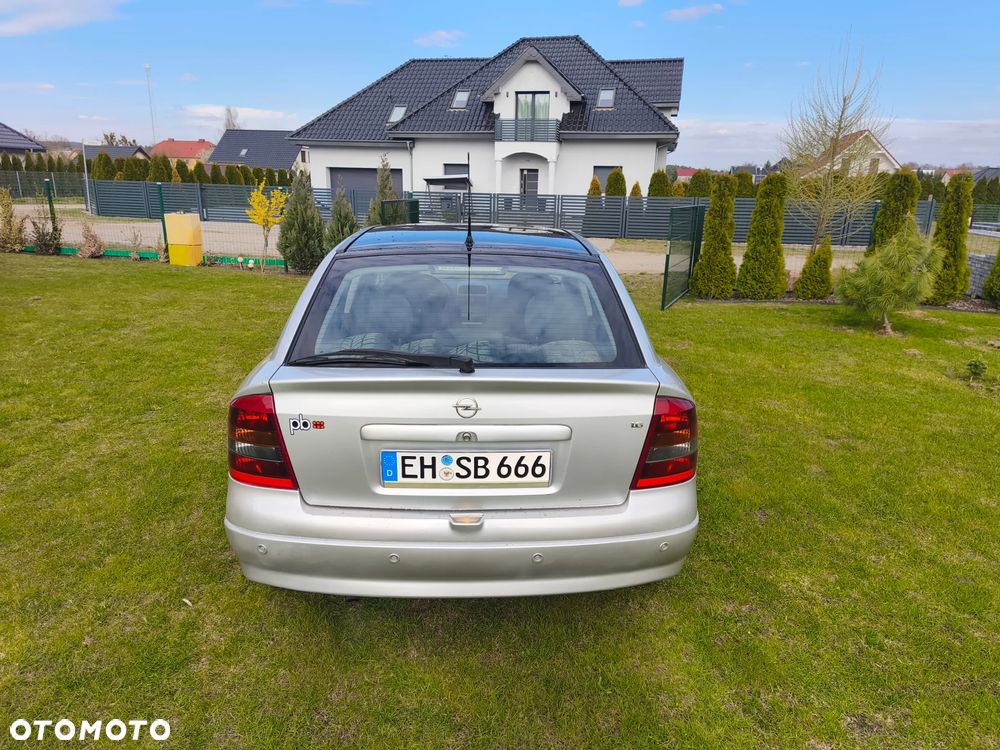 Opel Astra 1.6 NJoy - 6