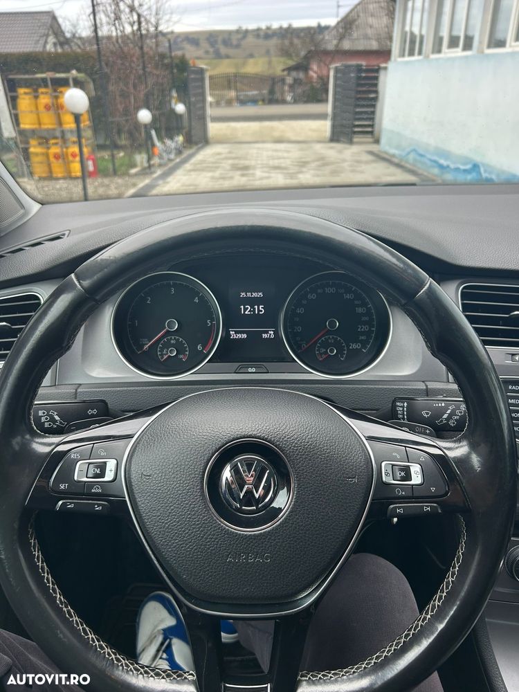 Volkswagen Golf - 8