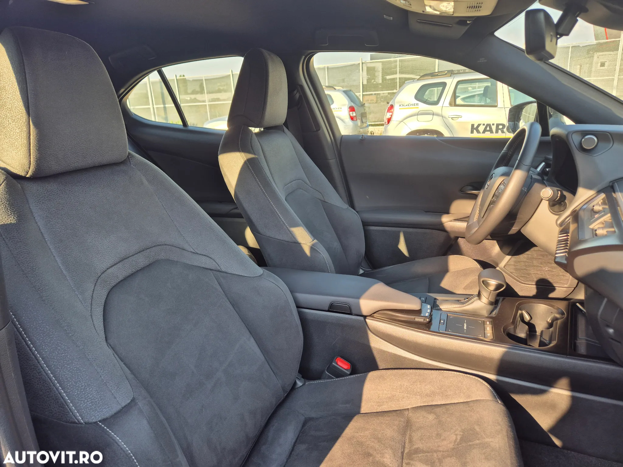 Lexus UX 250h Business Edition - 30