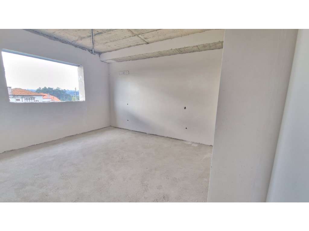 T3 NOVO, Garagem 4 carros, Varandas, perto da Feira e Gaia - Grande imagem: 3/8