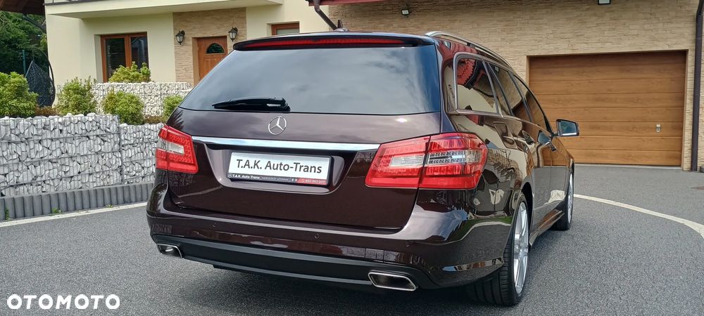 Mercedes-Benz Klasa E 300 CDI DPF BlueEFFICIENCY 7G-TRONIC Avantgarde - 14