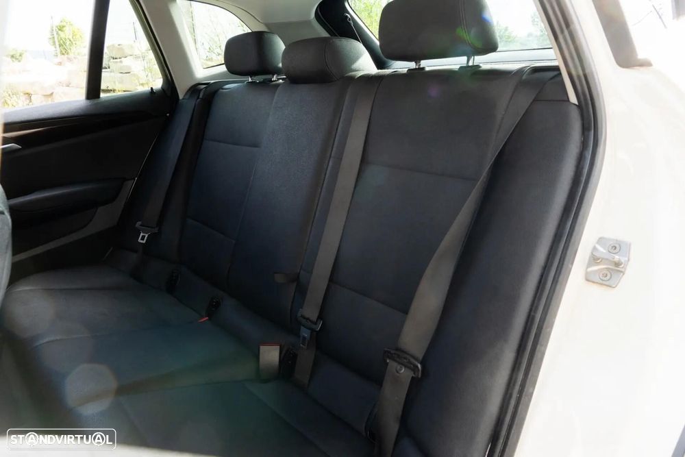 BMW X1 18 d sDrive Auto xLine - 41