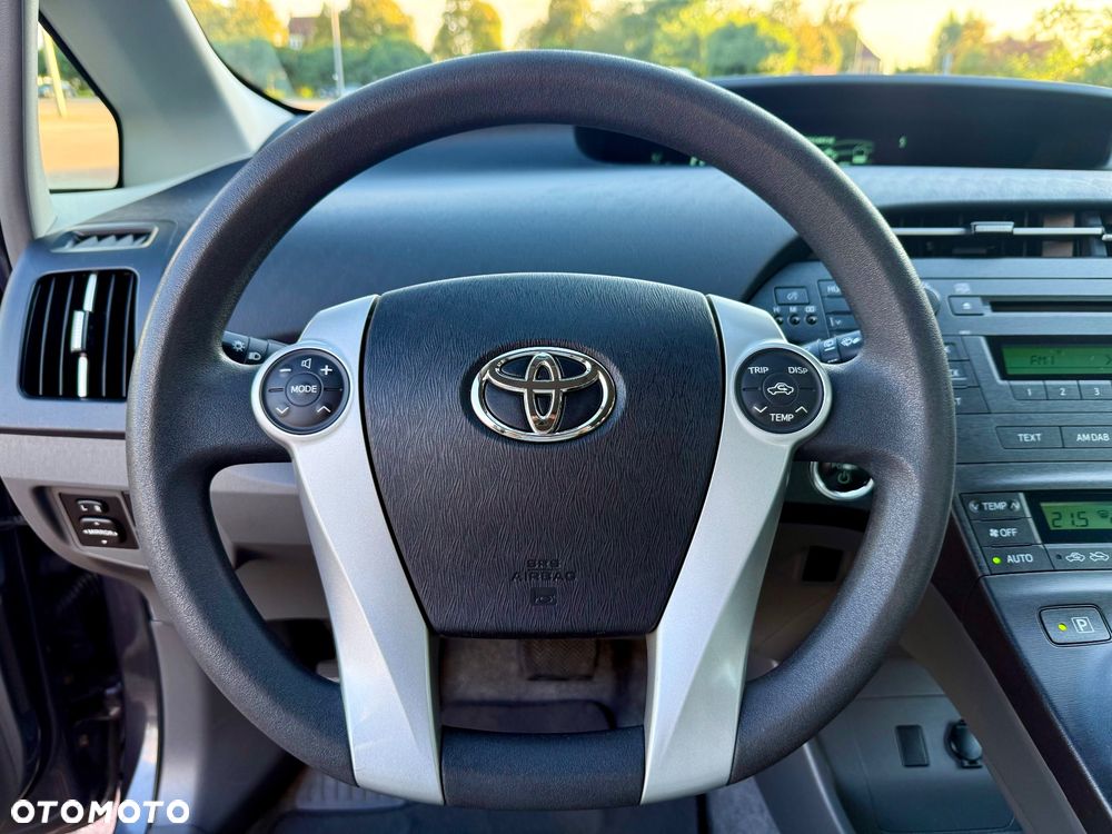 Toyota Prius (Hybrid) Life - 28