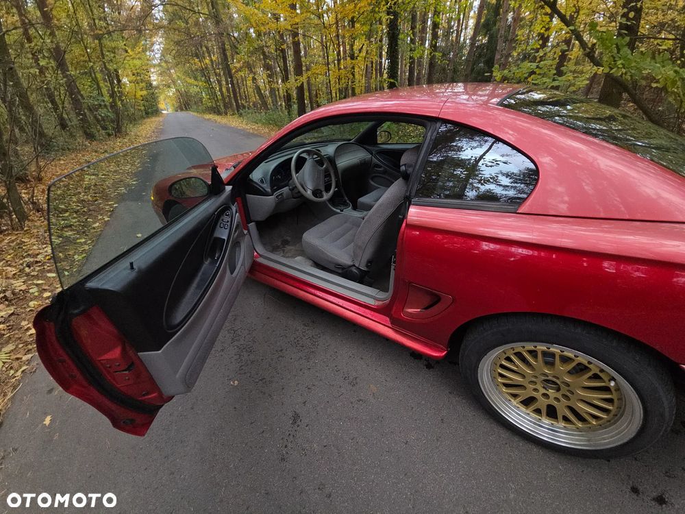 Ford Mustang - 8
