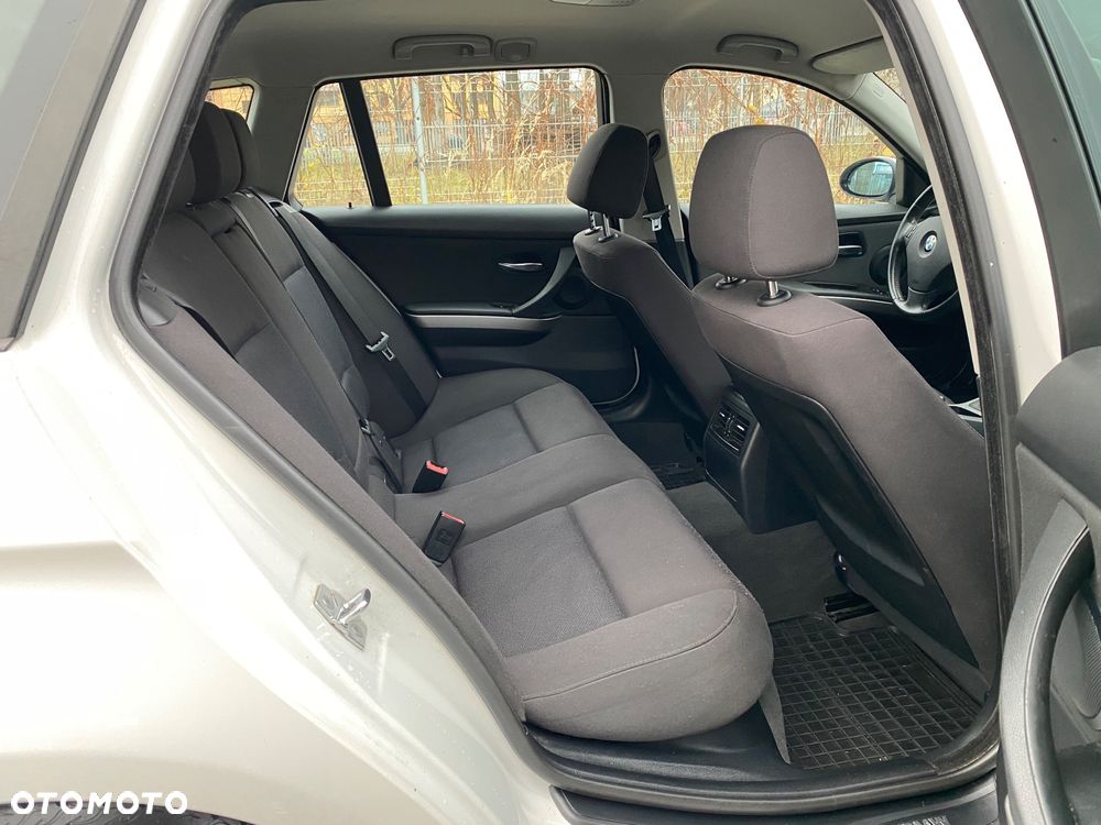 BMW Seria 3 318d - 25