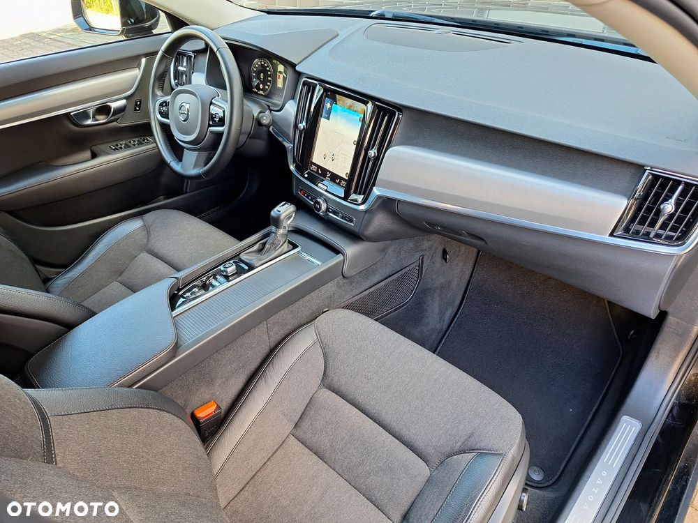 Volvo V90 D4 Momentum Pro - 23