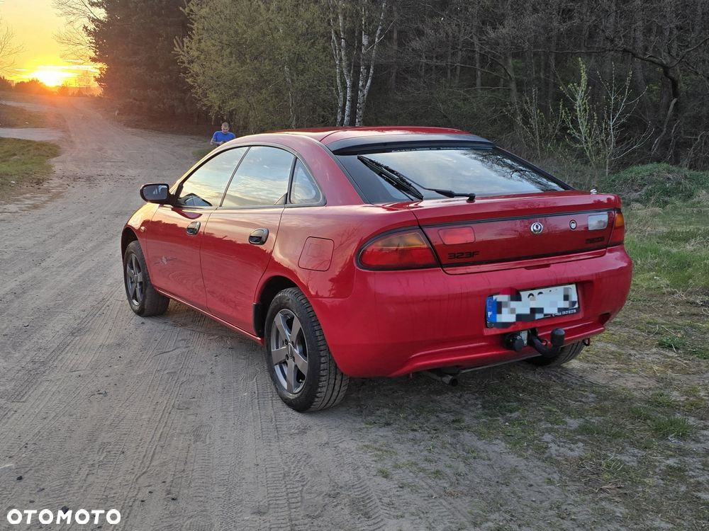 Mazda 323F - 4