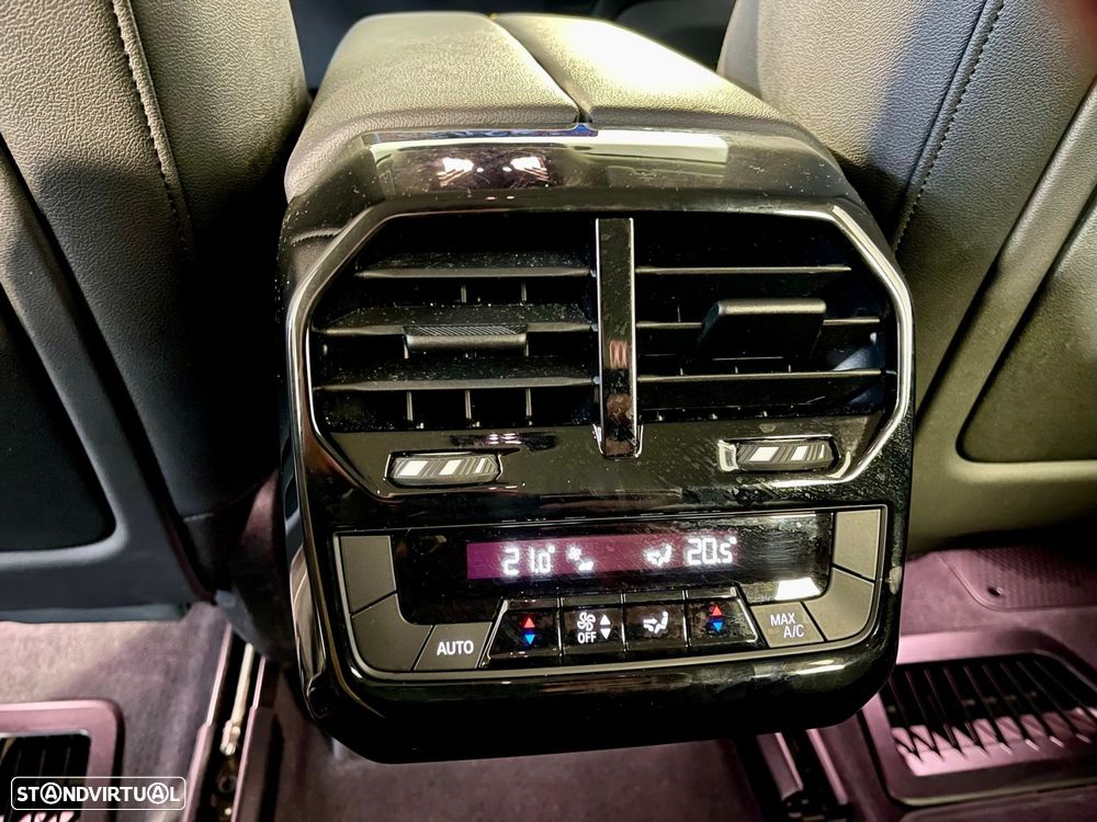 BMW iX xDrive 40 - 44