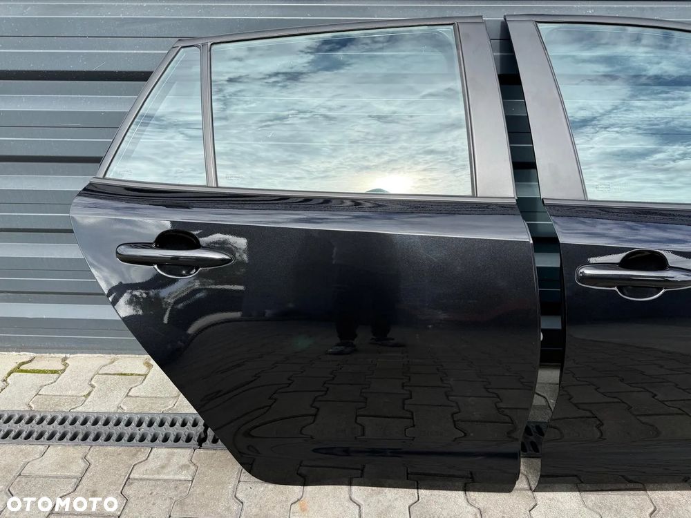 TOYOTA COROLLA XII E21 KOMBI 19-23 DRZWI PRAWE TYLNE KOLOR 209 - 1