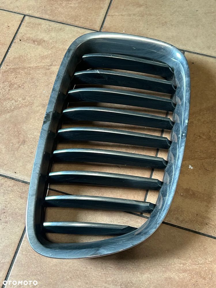 ATRAPA GRILL NERKA BMW F07 PRAWA