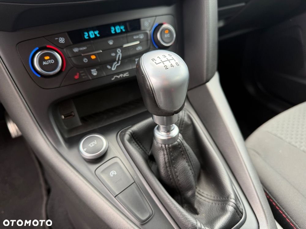 Ford Focus 1.0 EcoBoost ST-Line - 30