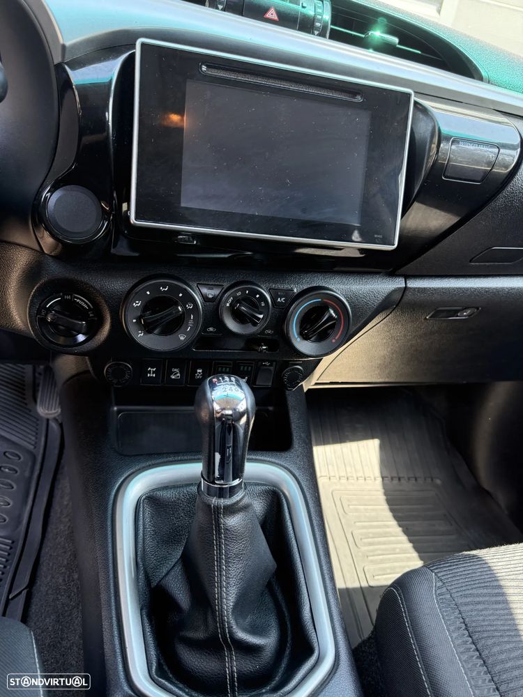 Toyota Hilux 2.4 D-4D 4WD CD Premium Edition - 18