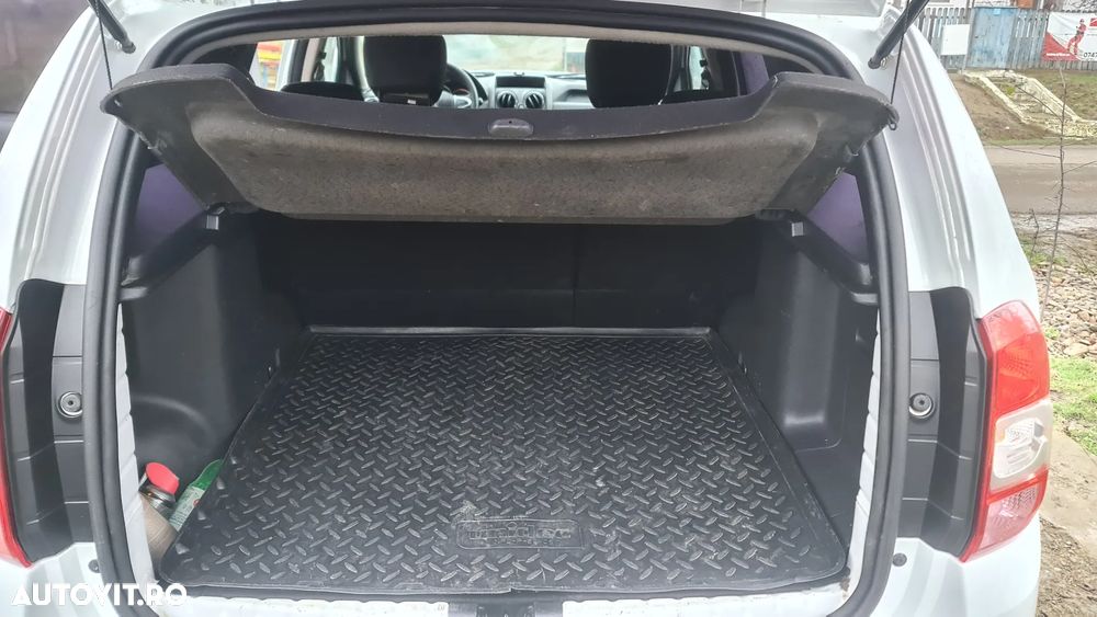 Dacia Duster 1.6 4x4 Laureate - 9