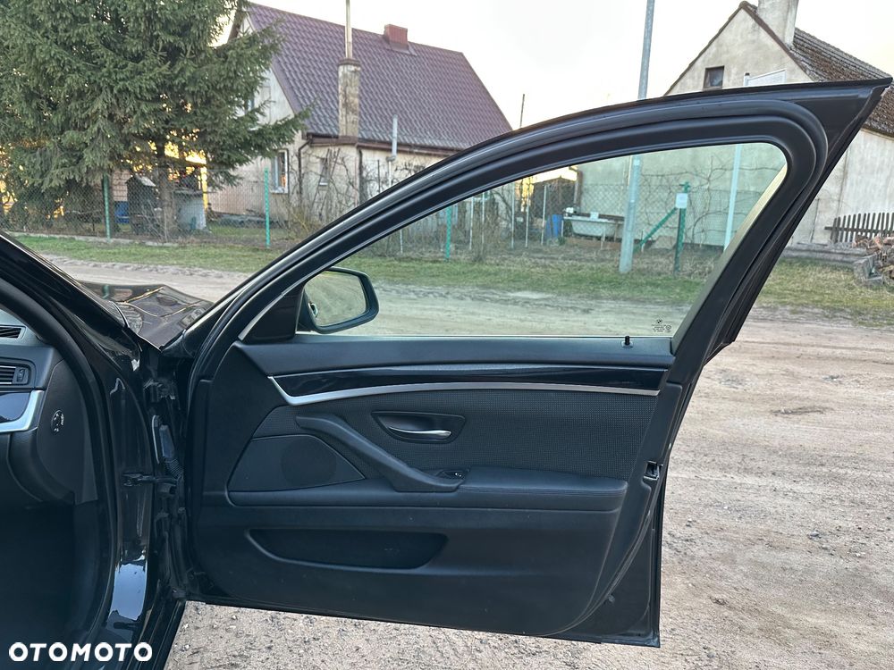 BMW Seria 5 520d Efficient Dynamics Edition - 13