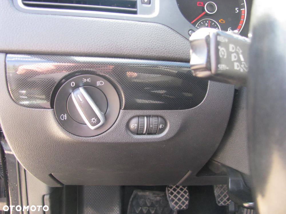 Volkswagen Jetta 1.6 TDI Comfortline - 12