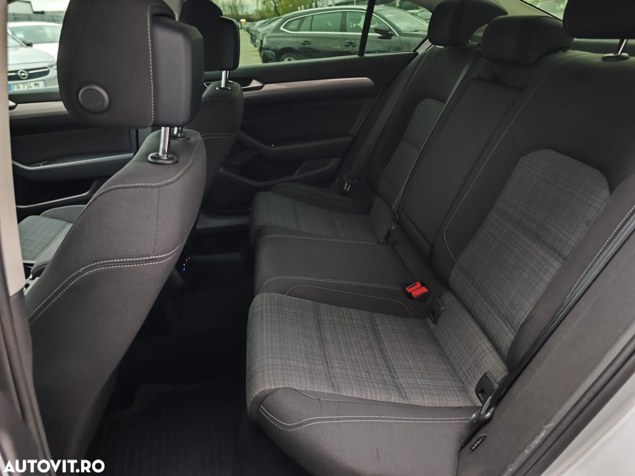 Volkswagen Passat - 28