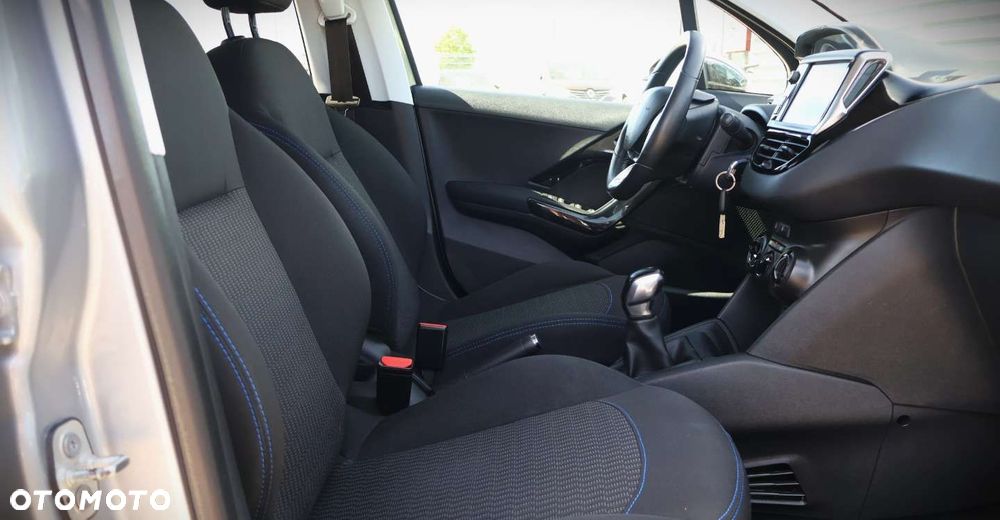 Peugeot 208 - 19