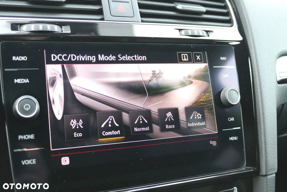 Volkswagen Golf - 34