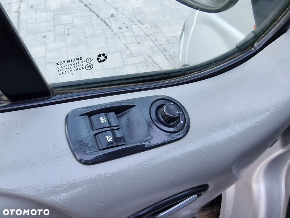 Opel Vivaro L2H1 2.9t - 28