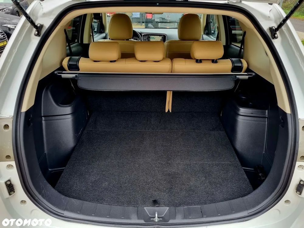 Mitsubishi Outlander 2.0 2WD Invite - 13