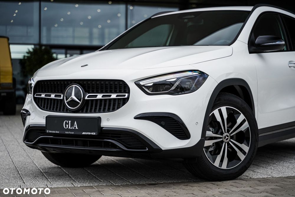 Mercedes-Benz GLA - 2