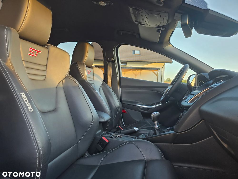 Ford Focus 2.0 EcoBoost ST mit Leder-Exclusiv-Paket - 36