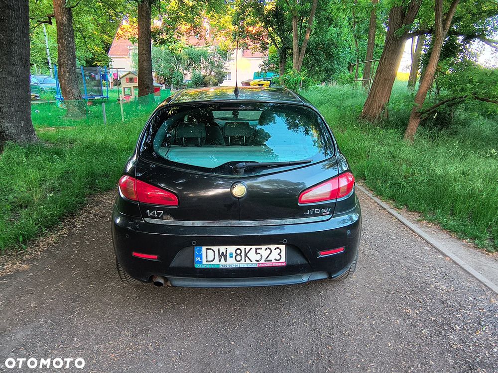 Alfa Romeo 147 1.9 JTD 16V M-Jet Distinctive - 5
