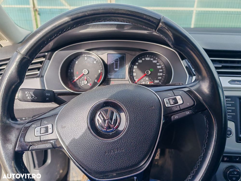 Volkswagen Passat 2.0 TDI SCR DSG Comfortline - 11