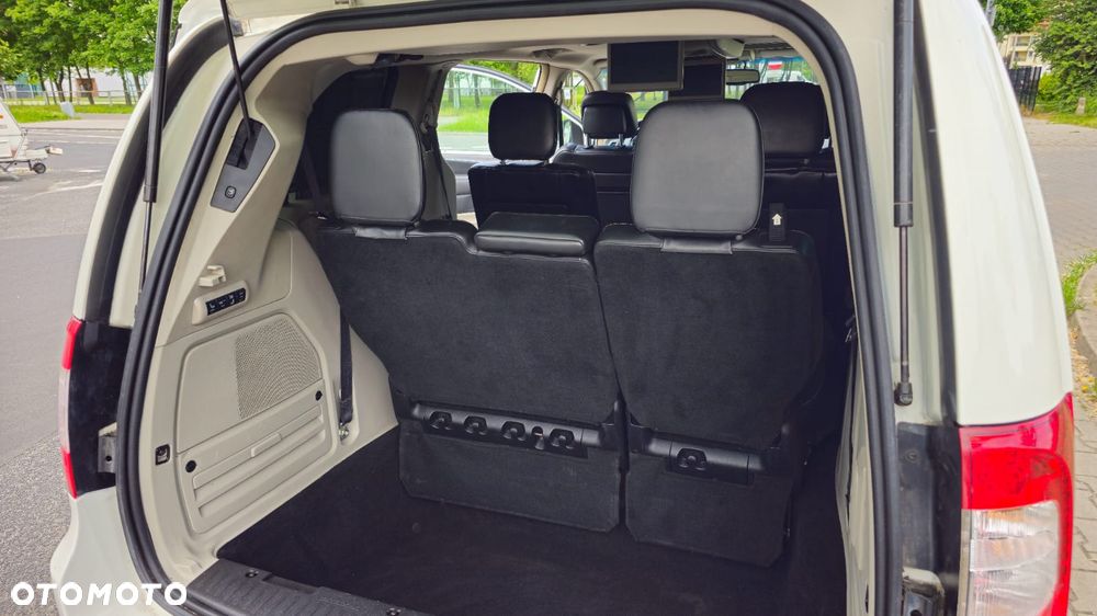 Chrysler Town & Country 3.6 Limited - 11